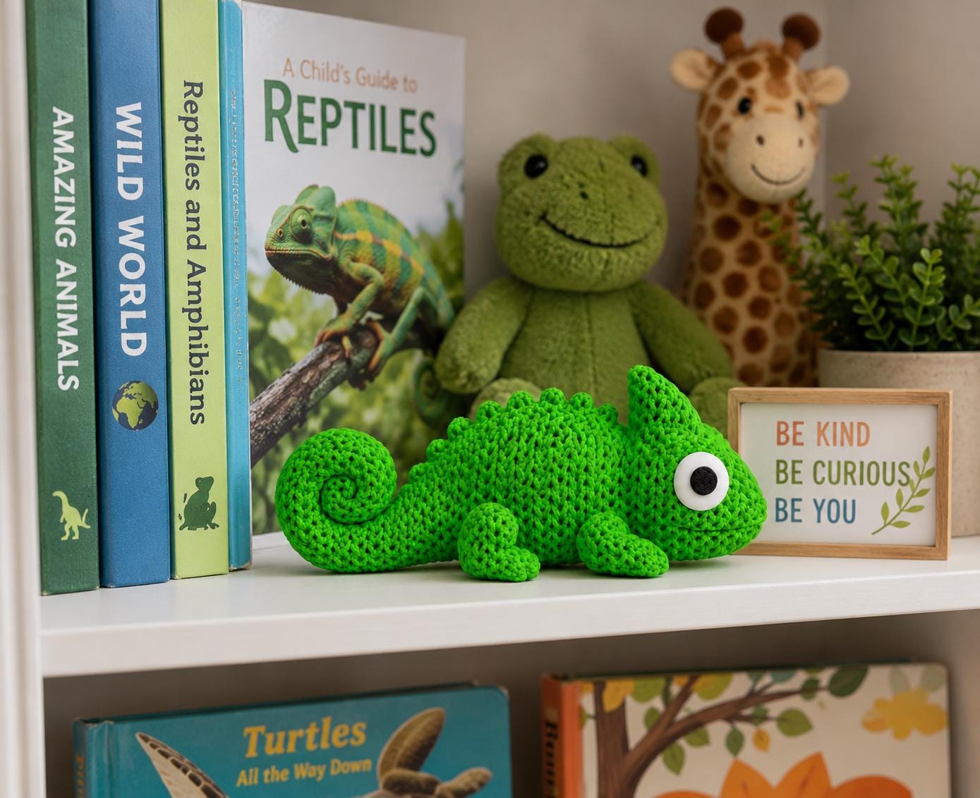 Knitted Chameleon Figurine | Textured 3D Printed Reptile Shelf Sitter